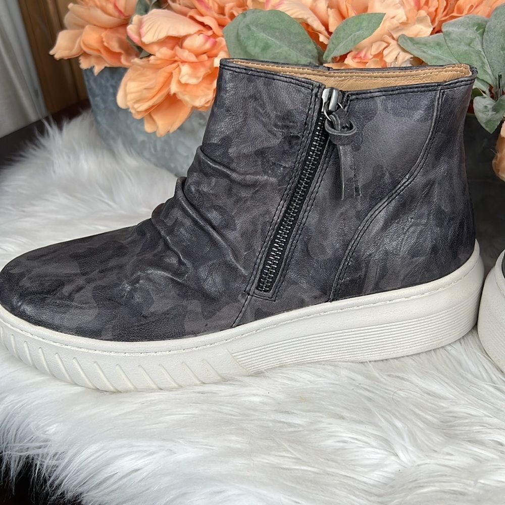 Sofft Portland Water Resistant Camo Platform Bootie Size 10 - Picture 8 of 11